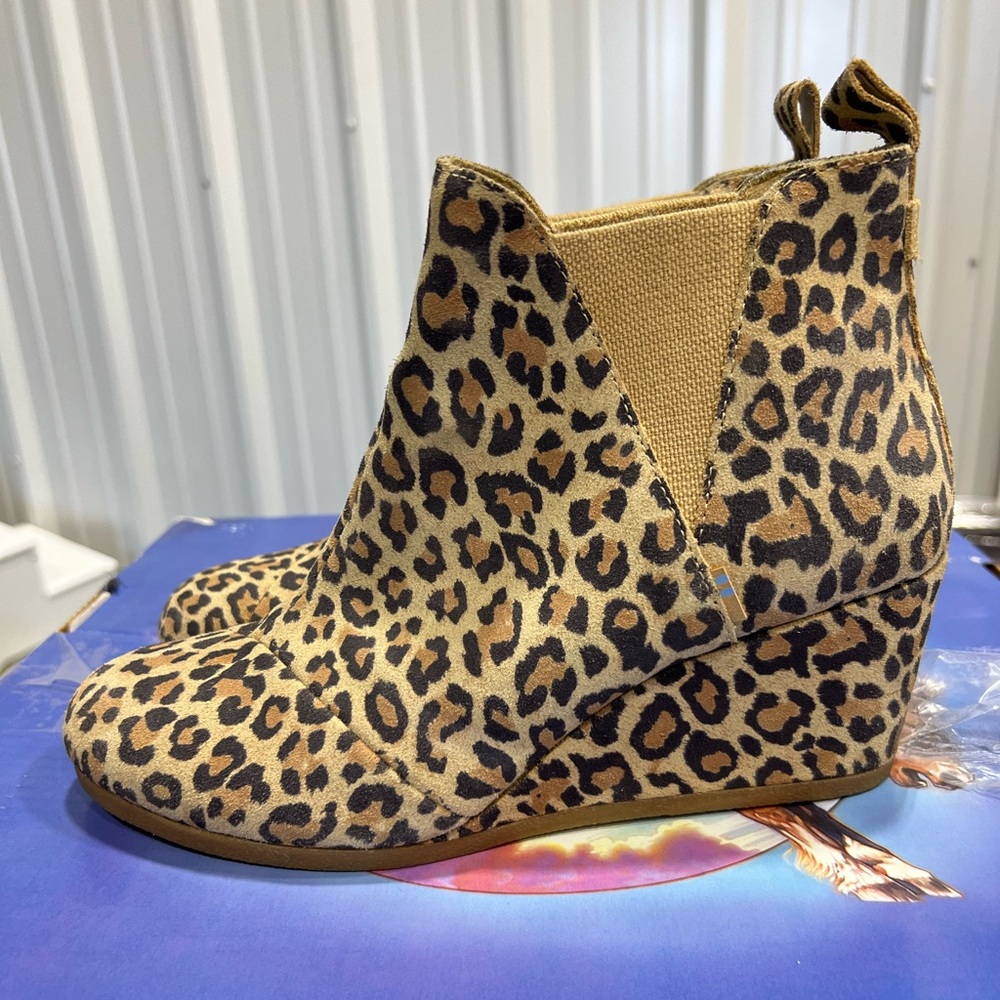 Toms Kelsey Wedge Booties Leopard